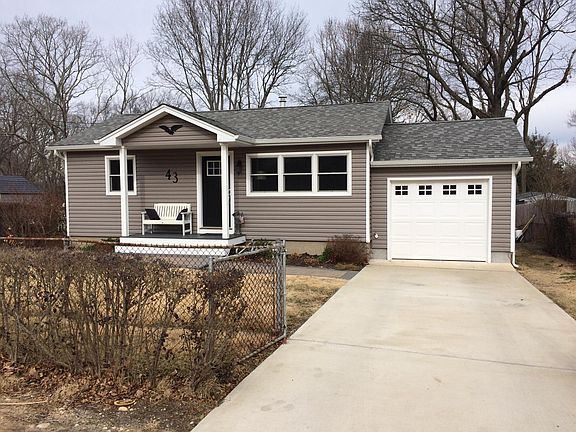 3rd image of 43 Soundview Ave