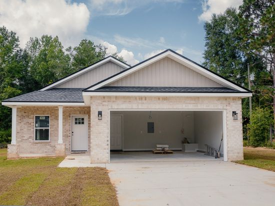 3154 Auburn Rd, Crestview, FL 32539
