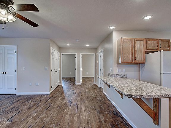 5th image of 605 Blevins Ave