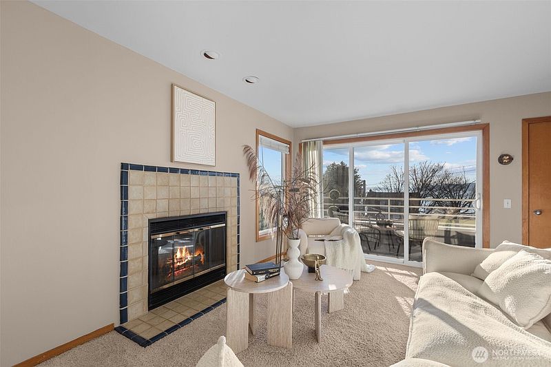5th image of 3200 Alki Avenue SW #301