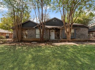 5608 Oak Brook Rd, Arlington, TX 76016