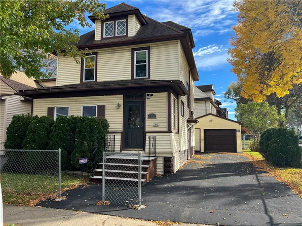 77 Rosemary Dr, Rochester, NY 14621