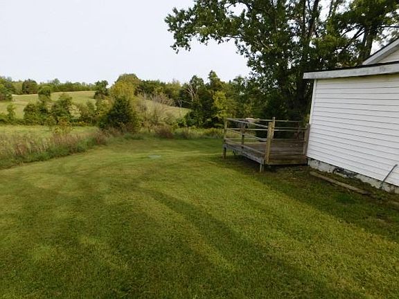 3rd image of 100 Tracy Ln