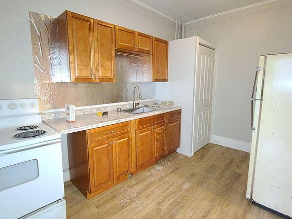 2nd image of 119 Washington St APT 2