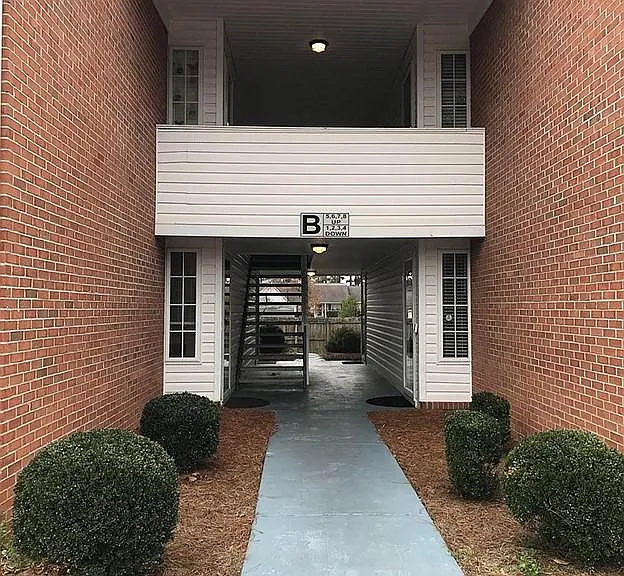 743 Coventry Ln #B7 — Photo 2