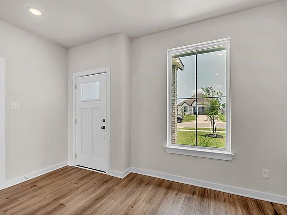 3rd image of 931 James Parker Cir