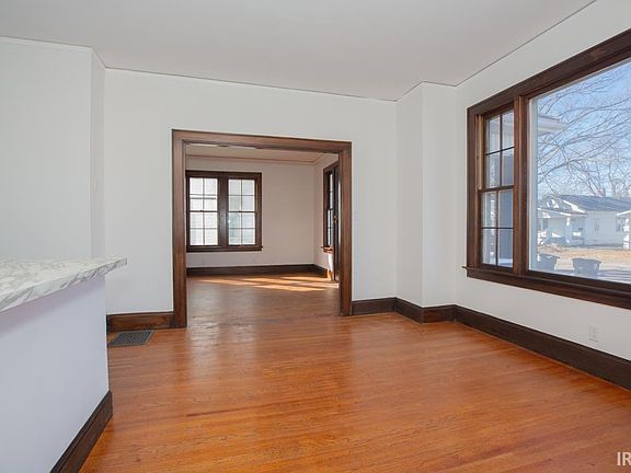 4th image of 700 S Runnymeade Ave