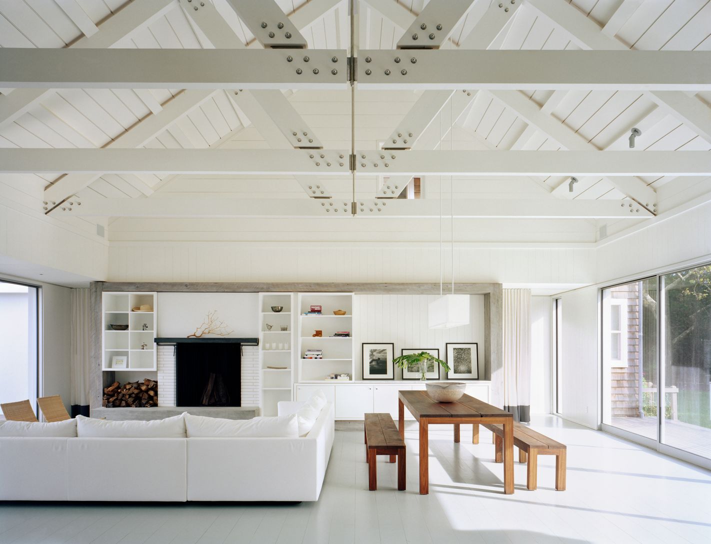  Double height ceilings in the family room and kitchen