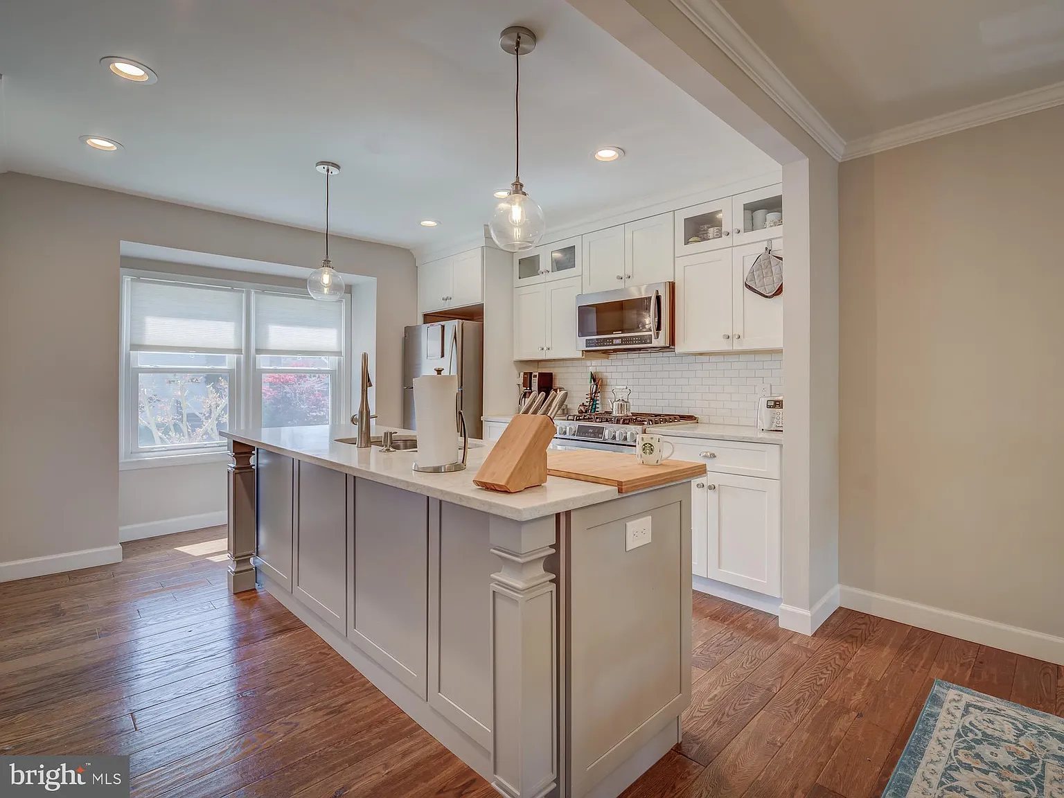 4 bed, 3.5 bath, 1554 sqft, $6,700 — Photo 2