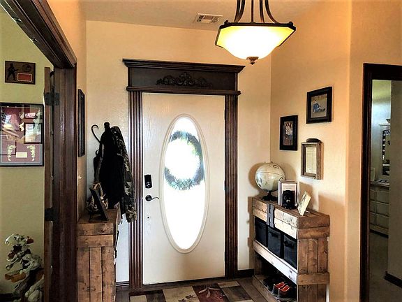 5th image of 310 NE Meadow Ln