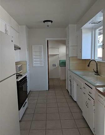 3rd image of 5939 Camellia Ave