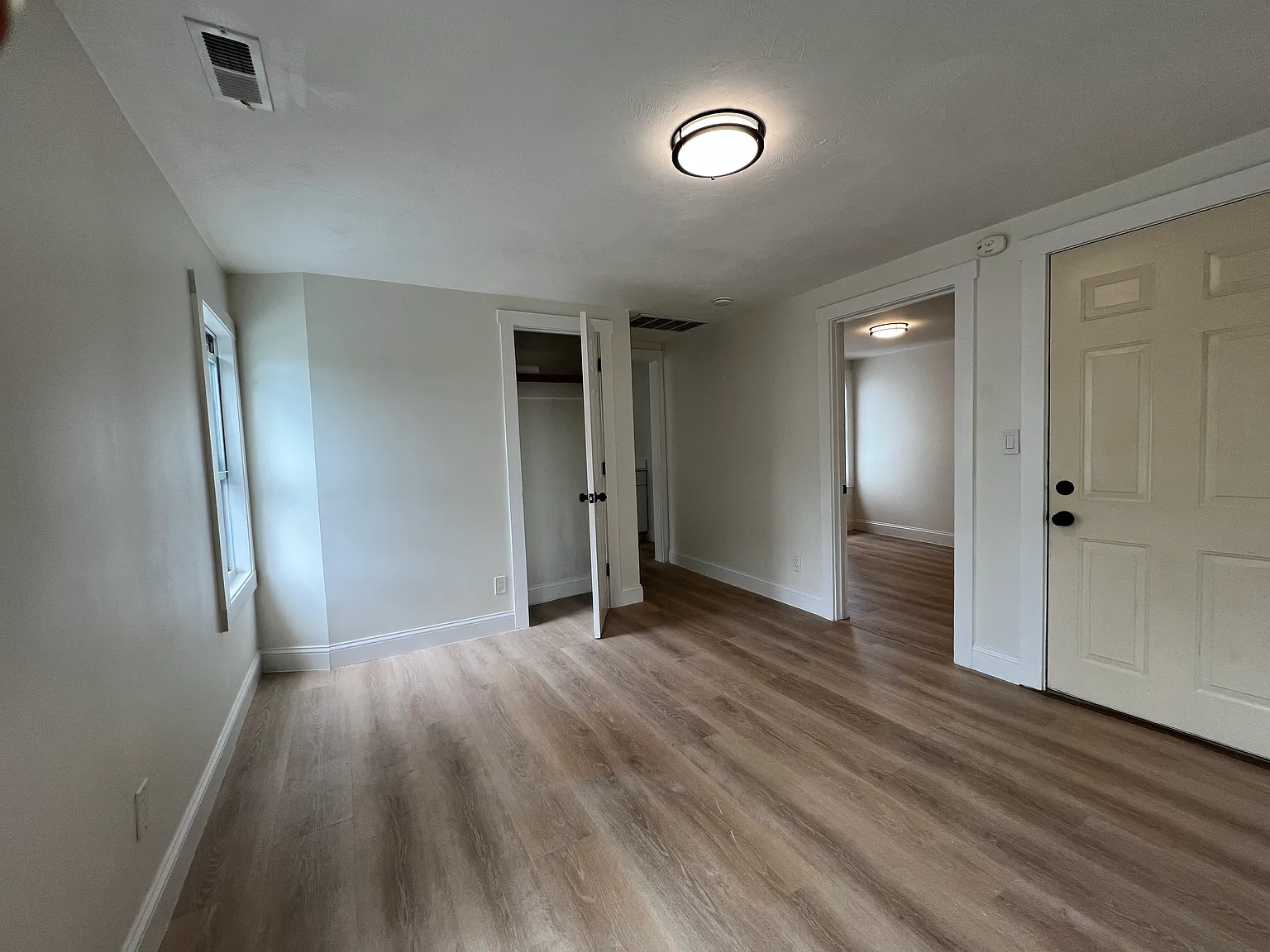 2 bed, 900 sqft, $2,300 — Photo 3