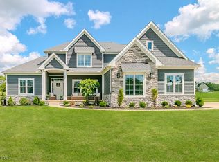 10215 Penniman Dr, Chardon, OH 44024
