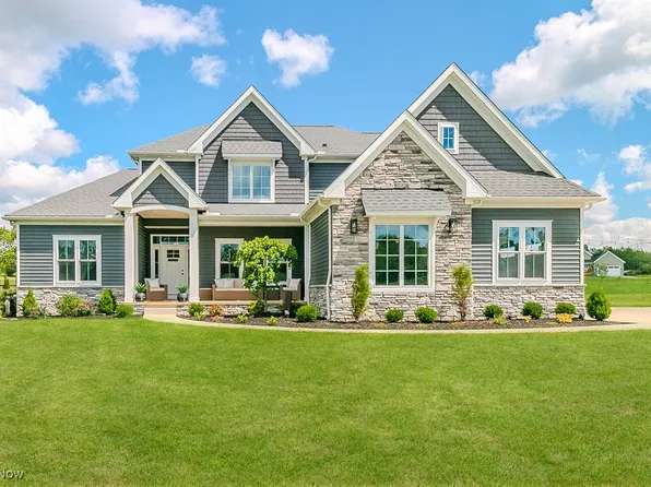 10215 Penniman Dr, Chardon, OH 44024