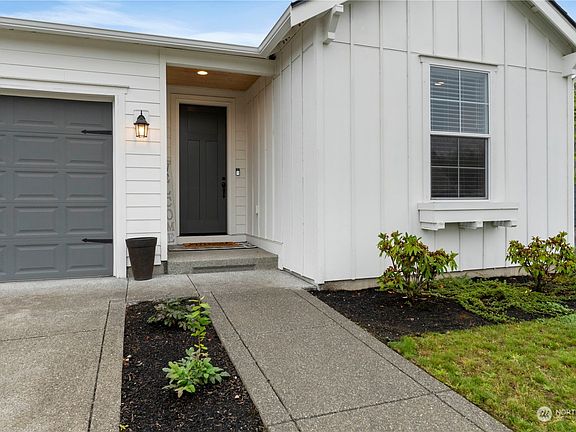 3rd image of 18660 Edmunds Lane E