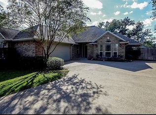 2332 Kendal Green Cir, College Station, TX 77845