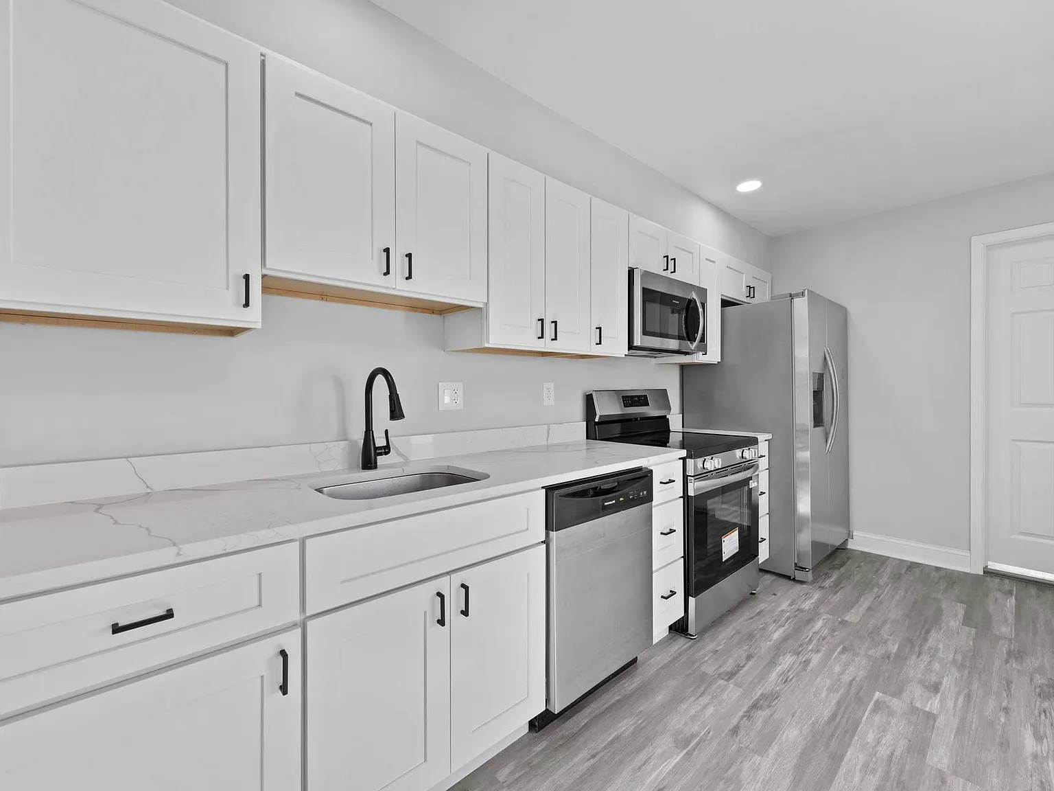 3 bed, 1.5 bath, 900 sqft, $892 — Photo 4