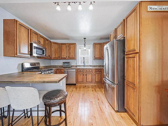 5th image of 285 Thornton Street
