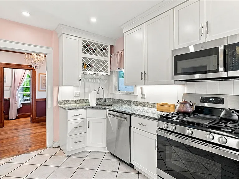 42 Norway Park — Photo 4