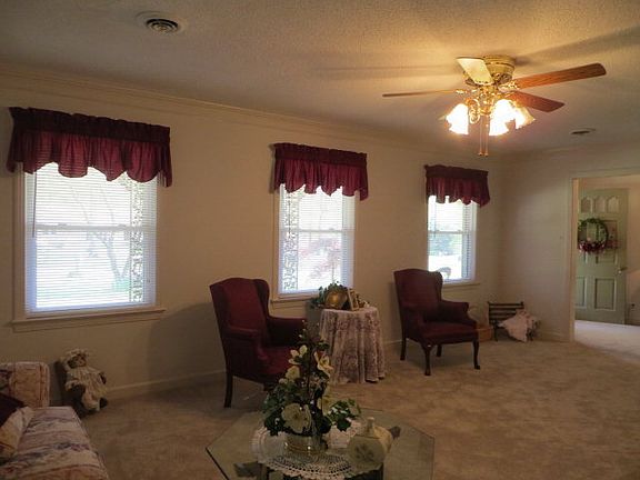 5th image of 452 Berkshire Dr