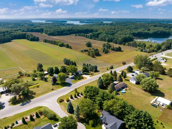 4029 Center Farm Ln, Traverse City, MI 49685