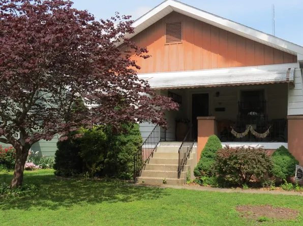 122 N Walnut St, Du Quoin, IL 62832