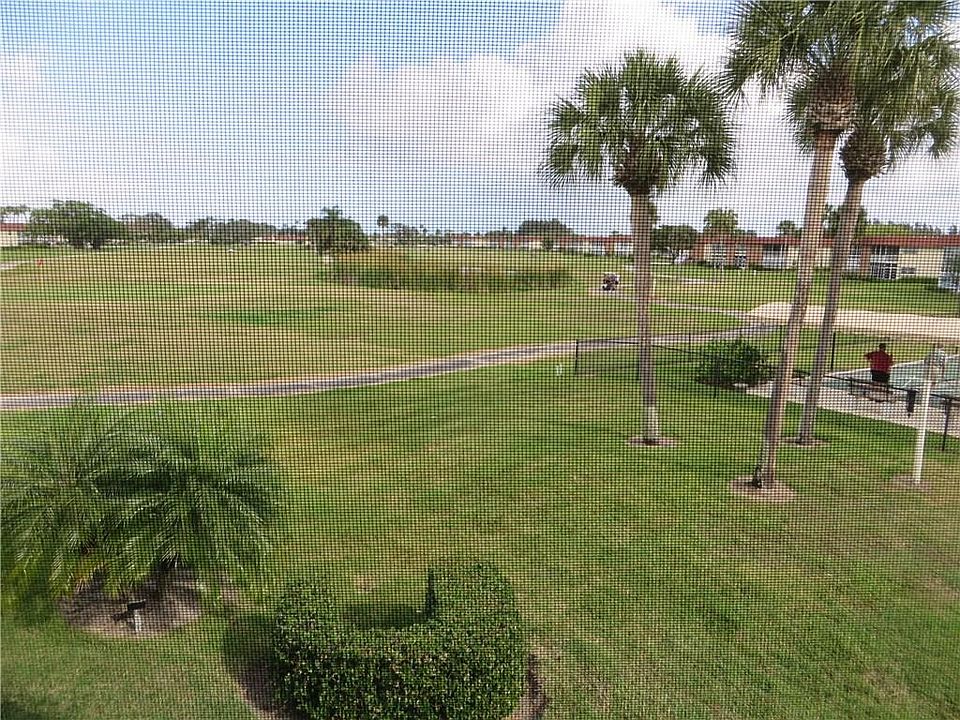 1st image of 20 Pine Arbor Ln