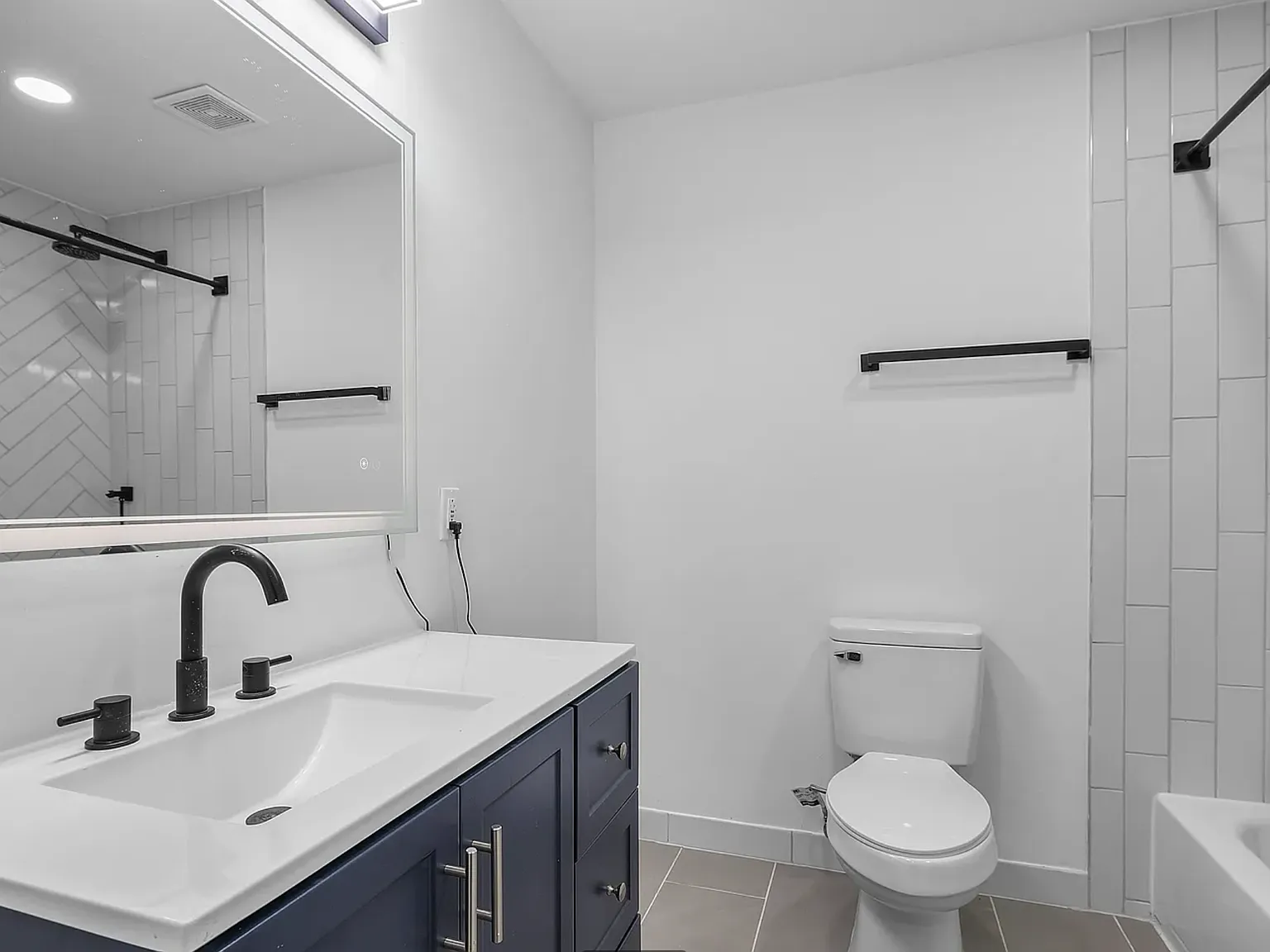 5 bed, 4309 sqft, $4,100 — Photo 4