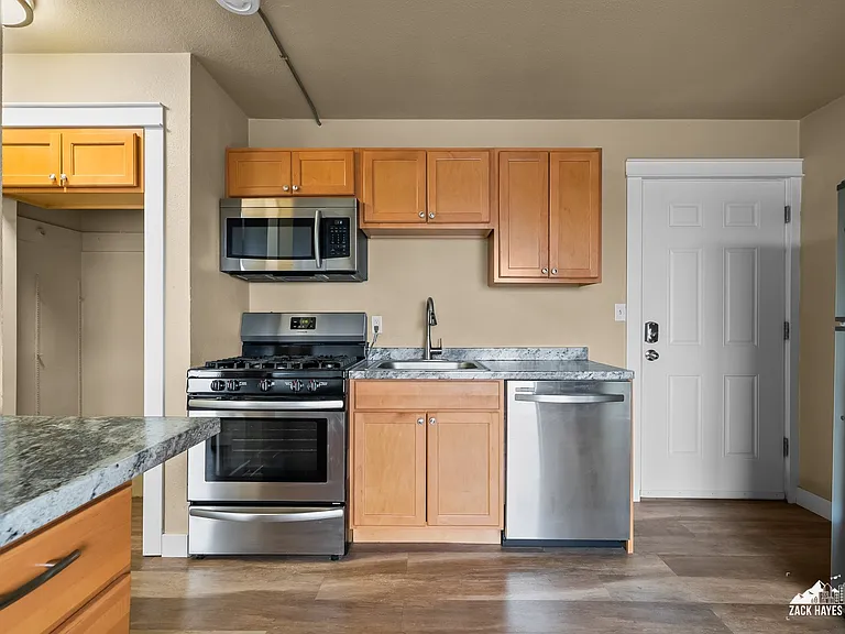 618 Gambell St #11 — Photo 25