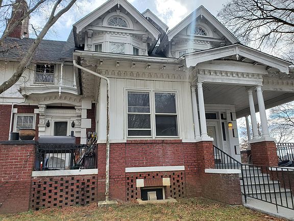 2nd image of 866 Dewey Ave APT 1