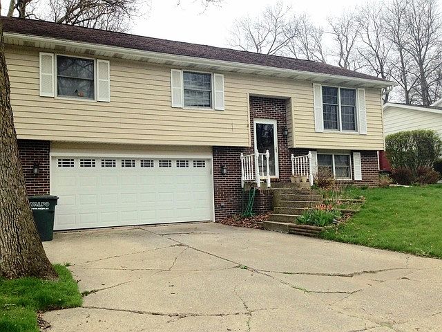 1st image of 302 Lakeside Dr