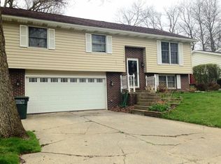 302 Lakeside Dr, Valparaiso, IN 46383