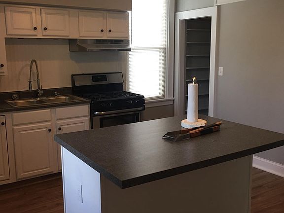 White Maple Kitchen Cabinets w/ Island