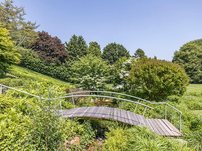 17 Apaquogue Rd — Photo 12