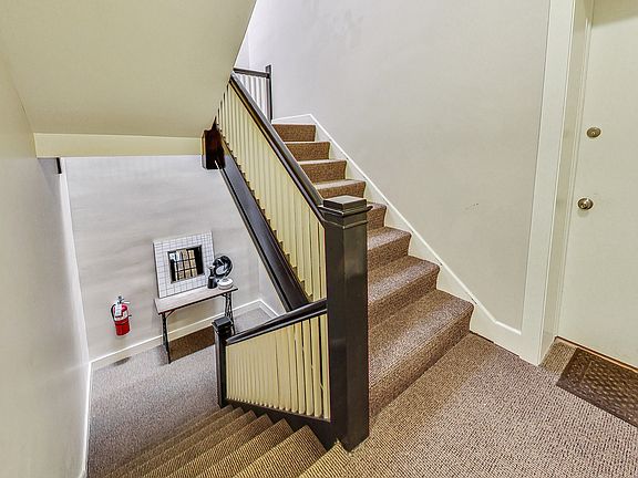 3rd image of 1241 W Granville Ave #1E