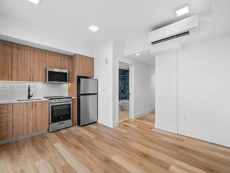 650 SW 1st St #206 — Photo 5