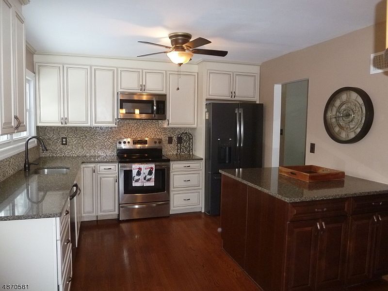 1st image of 30 Beardslee Hill Dr