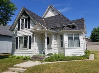 841 N 15th St, Manitowoc, WI 54220