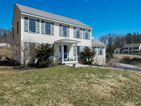 5 Carriage Hill Road, Wilton, NH 03086