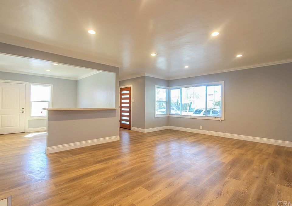 1st image of 2476 Pine Ave