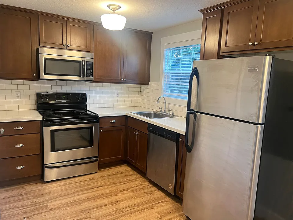 914-918 W 16th St #1601-1615