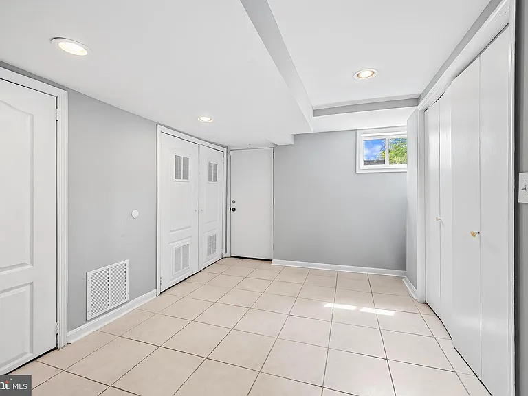 7409 25th Ave — Photo 30