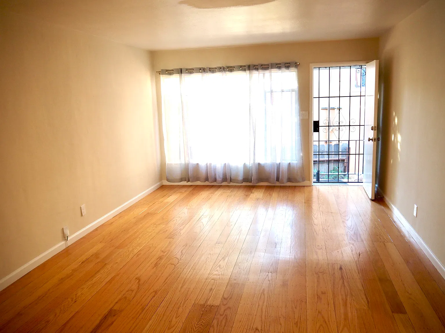 1 bed, 720 sqft, $2,350 — Photo 2