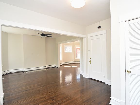 4th image of 220 N Austin Blvd Unit 2