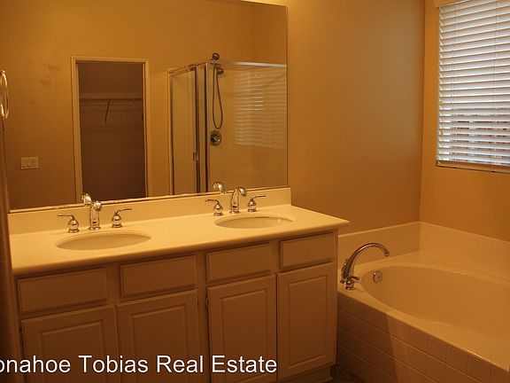4th image of 33541 Iris Ln