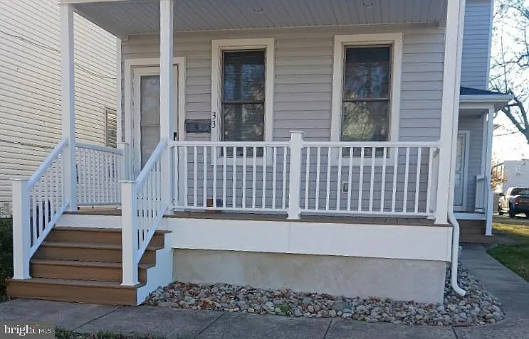 33 S Lafayette Ave — Photo 2