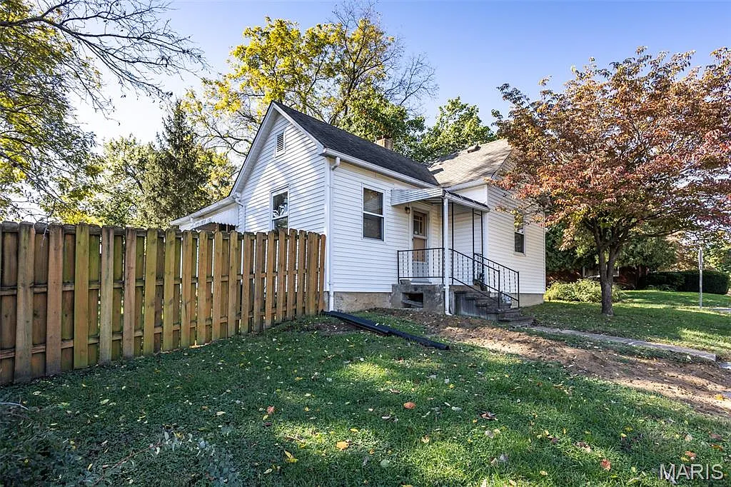 137 W Zupan St photo 1