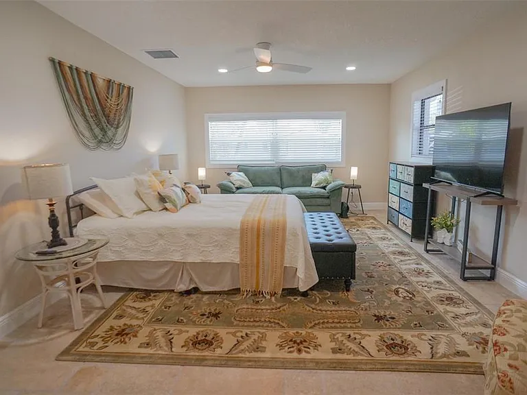 929 Lantana Ave — Photo 16