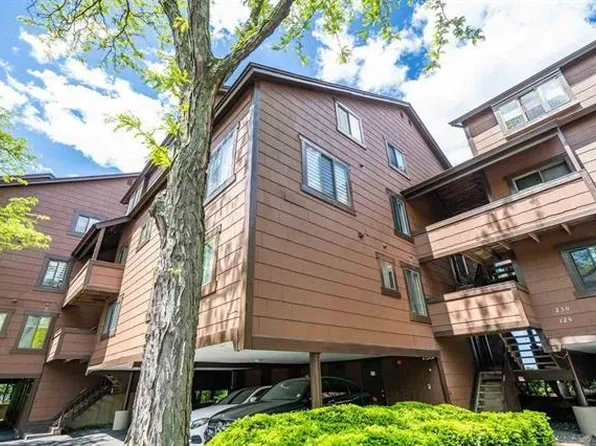 219 Sandcastle Ky, Secaucus, NJ 07094