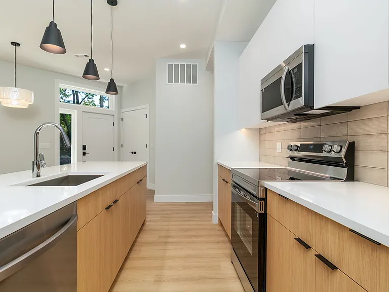 KDG Irving Park LLC — Photo 5